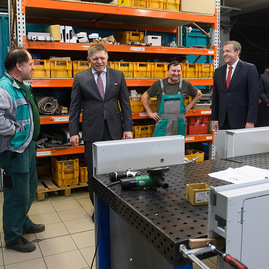Púchovský región navštívil predseda vlády, neobišiel ani župné gymnázium - 20170213_PUCHOV_Fico_foto_Radovan_Stoklasa_023w