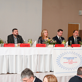 Zväčšiť fotografiu - Regionálne združenie miest a obcí stredného považia rokovalo v dubnici