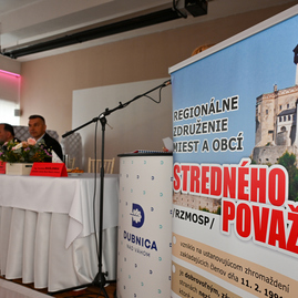 Zväčšiť fotografiu - Regionálne združenie miest a obcí stredného považia rokovalo v dubnici