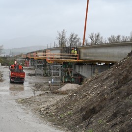 Zväčšiť fotografiu - Rekonštrukciu panelky ukončia o pol roka skôr, ako sa predpokladalo