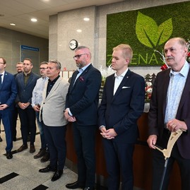 Zväčšiť fotografiu - Remeselné vianočné trhy na trenčianskej župe spájajú sviatočnú atmosféru s dobročinnosťou