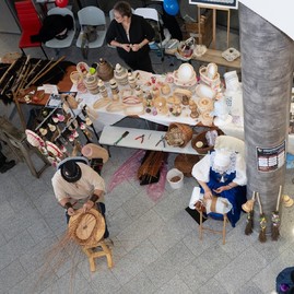 Zväčšiť fotografiu - Remeslo našich predkov – v prievidzi sa koná kurz tradičného košikárstva.