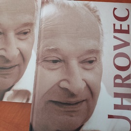 Zväčšiť fotografiu - Rodná obec nezabúda na odkaz politika s ľudskou tvárou, pripomína ho cez novú publikáciu - 20220121_122240