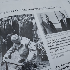 Zväčšiť fotografiu - Rodná obec nezabúda na odkaz politika s ľudskou tvárou, pripomína ho cez novú publikáciu - 20220121_122316