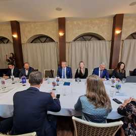 Zväčšiť fotografiu - Rokovanie predstaviteľov regiónov hostili krakovany - WhatsApp Image 2023-10-26 at 20.51.38