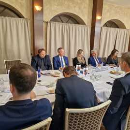 Zväčšiť fotografiu - Rokovanie predstaviteľov regiónov hostili krakovany - WhatsApp Image 2023-10-26 at 20.51.38 (2)