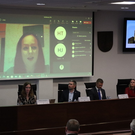 Zväčšiť fotografiu - Rozvoj sociálnej ekonomiky témou regionálnej odbornej konferencie - IMG_7305