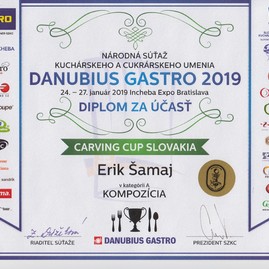 S medailami pre púchovskú soš obchodu a služieb sa v hlavnom meste roztrhlo vrece - Sken_20190131 (2)