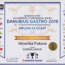 S medailami pre púchovskú soš obchodu a služieb sa v hlavnom meste roztrhlo vrece - Sken_20190131 (3)