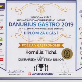 S medailami pre púchovskú soš obchodu a služieb sa v hlavnom meste roztrhlo vrece - Sken_20190131 (4)