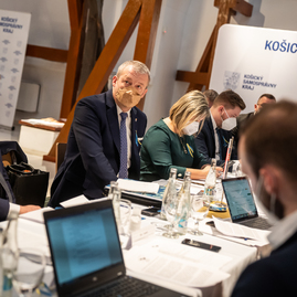 Zväčšiť fotografiu - Samosprávne kraje v košiciach vyjadrili podporu ukrajine, rokovali aj o aktuálnych témach - DSC03328