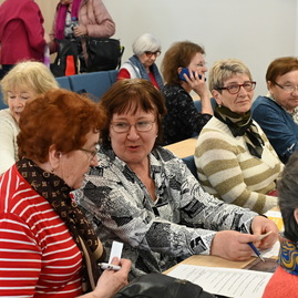 Zväčšiť fotografiu - Seniori v trenčíne sa stretli na vzdelávacom seminári akadémie tretieho veku - 