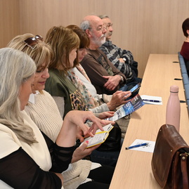 Zväčšiť fotografiu - Seniori v trenčíne sa stretli na vzdelávacom seminári akadémie tretieho veku - 