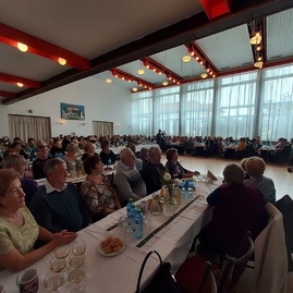 Zväčšiť fotografiu - Seniori v uhrovci sú už 25 rokov organizovaní - 20220930_134240