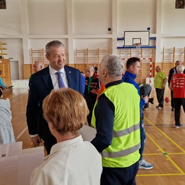 Zväčšiť fotografiu - Seniori z ilavského okresu športovali v bolešove - 20230518_090403(0)