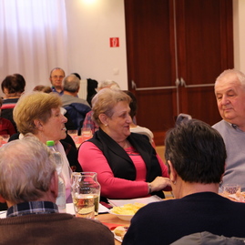 Zväčšiť fotografiu - Seniori z ZO JDS Dohňany obohacujú kultúrny život v obci