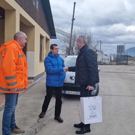 Zväčšiť fotografiu - Silvestrovský výstup na strážov aj návšteva správy ciest tsk a záchranných zložiek - 20231231_152755