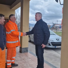 Zväčšiť fotografiu - Silvestrovský výstup na strážov aj návšteva správy ciest tsk a záchranných zložiek - 20231231_153231
