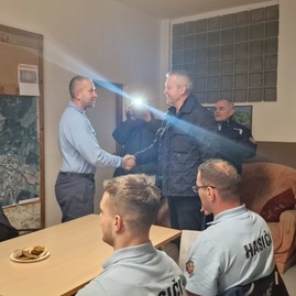 Zväčšiť fotografiu - Silvestrovský výstup na strážov aj návšteva správy ciest tsk a záchranných zložiek - 20231231_161254