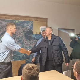 Zväčšiť fotografiu - Silvestrovský výstup na strážov aj návšteva správy ciest tsk a záchranných zložiek - 20231231_161257