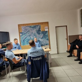 Zväčšiť fotografiu - Silvestrovský výstup na strážov aj návšteva správy ciest tsk a záchranných zložiek - 20231231_161628