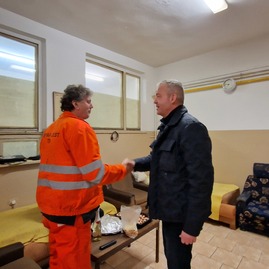 Zväčšiť fotografiu - Silvestrovský výstup na strážov aj návšteva správy ciest tsk a záchranných zložiek - 20231231_184642
