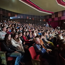 Zväčšiť fotografiu - Slávnostnou akadémiou oslávilo gymnáziu považská bystrica svoje 70. výročie - 1