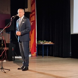 Zväčšiť fotografiu - Slávnostnou akadémiou oslávilo gymnáziu považská bystrica svoje 70. výročie - 20231110_103838
