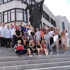 Slovenský národný parlament navštívili už aj trenčianski gymnazisti - IMG-0a777d7997737ab1fc77d793614898a5-V