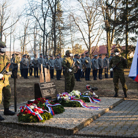 Zväčšiť fotografiu - Smutné výročie tragickej udalosti v novákoch - TSK_Výbuch VOP Nováky_15 rokov_mini-11