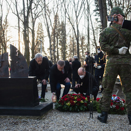 Zväčšiť fotografiu - Smutné výročie tragickej udalosti v novákoch - TSK_Výbuch VOP Nováky_15 rokov_mini-24