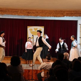 Zväčšiť fotografiu - Sobota v hornej breznici a uhrovci v znamení fašiangov, v poluvsí dominoval spev - IMG_0368