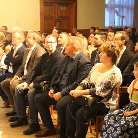 Zväčšiť fotografiu - Sobota v hornej breznici a uhrovci v znamení fašiangov, v poluvsí dominoval spev - IMG_0401