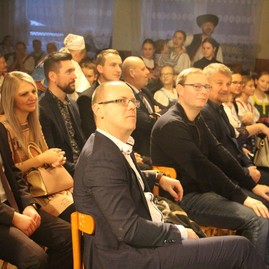 Zväčšiť fotografiu - Sobota v hornej breznici a uhrovci v znamení fašiangov, v poluvsí dominoval spev - IMG_0411