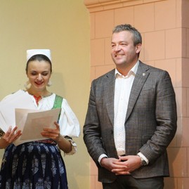 Zväčšiť fotografiu - Sobota v hornej breznici a uhrovci v znamení fašiangov, v poluvsí dominoval spev - IMG_0425