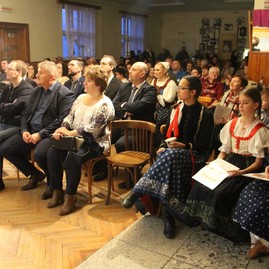 Zväčšiť fotografiu - Sobota v hornej breznici a uhrovci v znamení fašiangov, v poluvsí dominoval spev - IMG_0461