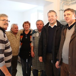 Zväčšiť fotografiu - Sobota v hornej breznici a uhrovci v znamení fašiangov, v poluvsí dominoval spev - IMG_6499