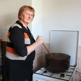 Zväčšiť fotografiu - Sobota v hornej breznici a uhrovci v znamení fašiangov, v poluvsí dominoval spev - IMG_6503