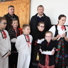 Zväčšiť fotografiu - Sobota v hornej breznici a uhrovci v znamení fašiangov, v poluvsí dominoval spev - IMG_6560