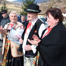 Zväčšiť fotografiu - Sobota v hornej breznici a uhrovci v znamení fašiangov, v poluvsí dominoval spev - IMG_6603