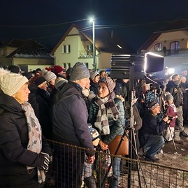 Zväčšiť fotografiu - Sobota v kraji patrila výročiu i živému orloju - 20231209 170701