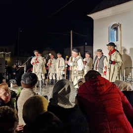 Zväčšiť fotografiu - Sobota v kraji patrila výročiu i živému orloju - 20231209 170706