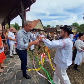 Zväčšiť fotografiu - Sobota v znamení tradícií, hasičského športu či odovzdania ďalších defibrilátorov - 20220813_153919
