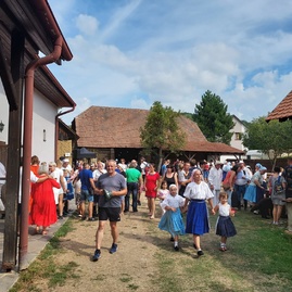 Zväčšiť fotografiu - Sobota v znamení tradícií, hasičského športu či odovzdania ďalších defibrilátorov - 20220813_154537