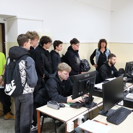 Zväčšiť fotografiu - Soš pod sokolicami v trenčíne otvorila dvere budúcim žiakom