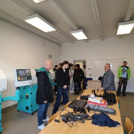 Zväčšiť fotografiu - Soš pod sokolicami v trenčíne otvorila dvere budúcim žiakom