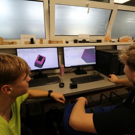 Zväčšiť fotografiu - Soš pod sokolicami v trenčíne otvorila dvere budúcim žiakom