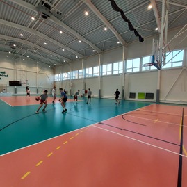 Zväčšiť fotografiu - Špičkové podmienky pre rozvoj talentu vytvorí župná športová škola aj basketbalistom - 20220119_144628