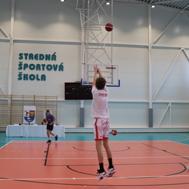 Zväčšiť fotografiu - Špičkové podmienky pre rozvoj talentu vytvorí župná športová škola aj basketbalistom - IMG_4887
