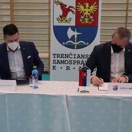 Zväčšiť fotografiu - Špičkové podmienky pre rozvoj talentu vytvorí župná športová škola aj basketbalistom - IMG_4985